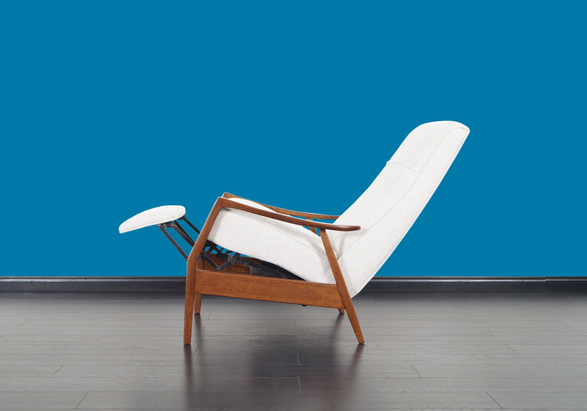 Vintage Walnut Reclining Lounge Chair by Milo Baughman